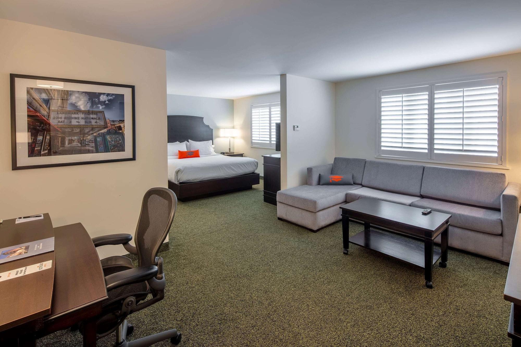 Collegian & Suites, Trademark Collection By Wyndham Hotel