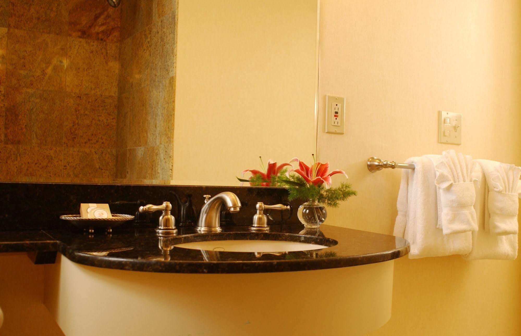 Collegian & Suites, Trademark Collection By Wyndham Hotel