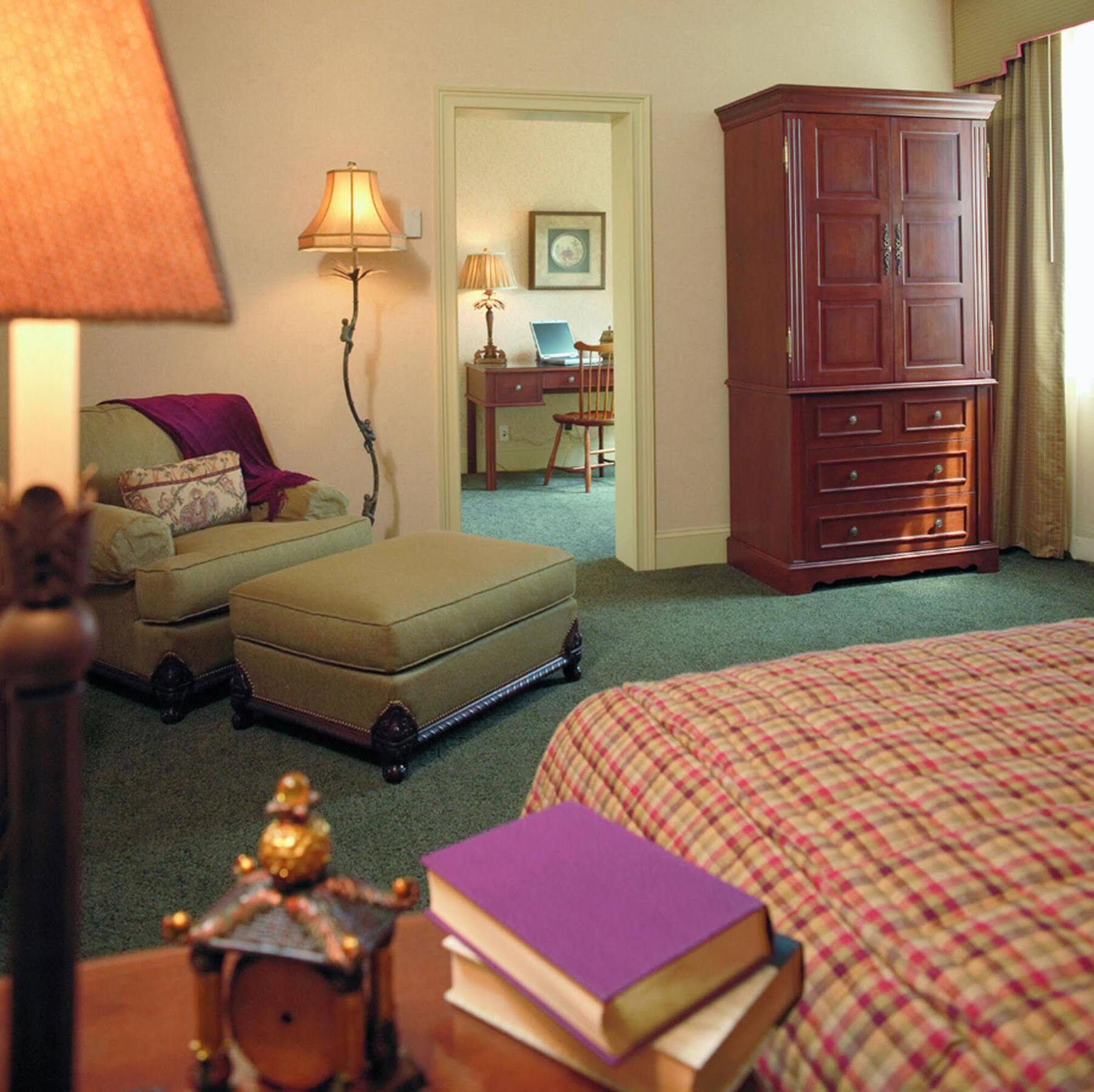 Collegian & Suites, Trademark Collection By Wyndham